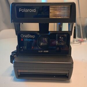 Vintage Working Polaroid one step close up, 600 film